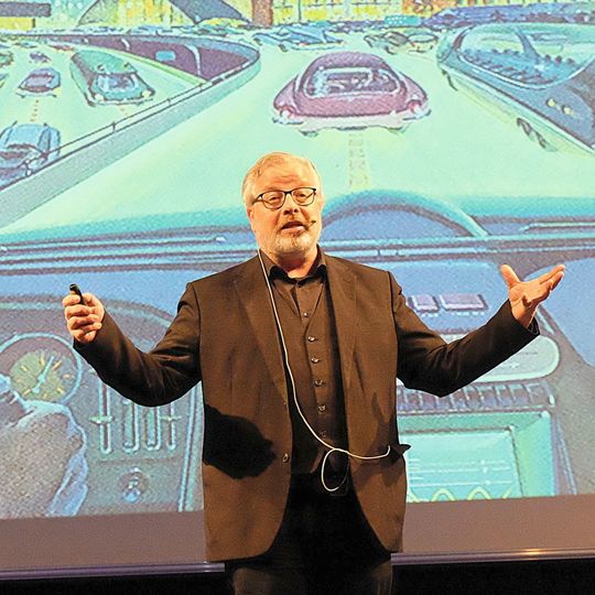 Jörg Don Dahlmann blickte bei der Mitgliederversammlung der Kfz-Innung Niederbayern in die Zukunft. Jörg Don Dahlmann blickte bei der Mitgliederversammlung der Kfz-Innung Niederbayern in die Zukunft.