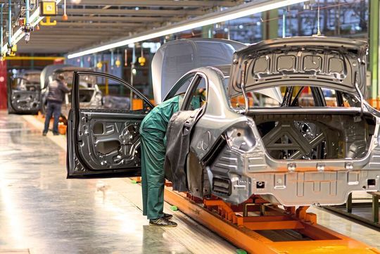 Bei angehenden Ingenieuren ist die Automotive-Branche am beliebtesten. Bei angehenden Ingenieuren ist die Automotive-Branche am beliebtesten.
