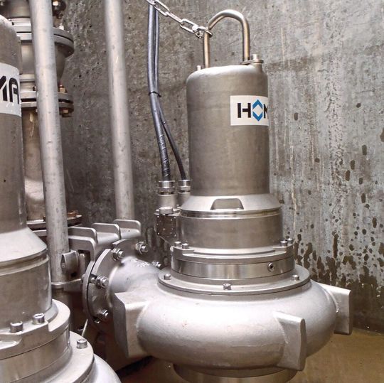 Die verschiedenen Edelstahl-Tauchmotorpumpen der Baureihen CH, CTP, CMX, CV, CVX, CK der HOMA Pumpenfabrik GmbH – konzipiert mit Druckanschlüssen 2“ bis DN 150 – eignen sich für den Dauerbetrieb in der chemischen Industrie und bei der Entsorgung chemisch belasteter Abwässer. Die verschiedenen Edelstahl-Tauchmotorpumpen der Baureihen CH, CTP, CMX, CV, CVX, CK der HOMA Pumpenfabrik GmbH – konzipiert mit Druckanschlüssen 2“ bis DN 150 – eignen sich für den Dauerbetrieb in der chemischen Industrie und bei der Entsorgung chemisch belasteter Abwässer.