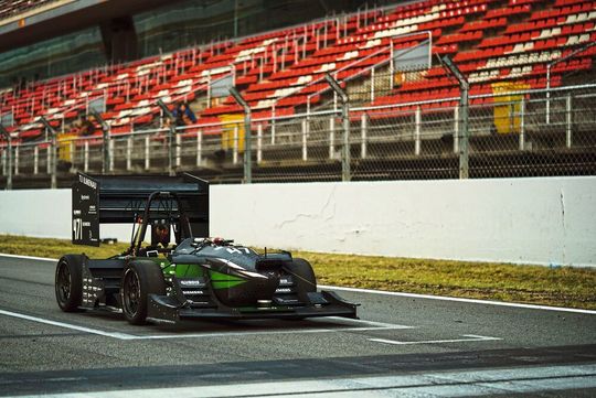 Fahrerlos und elektrisch gehen die Boliden in einer der drei Formula-Student-Klassen an den Start. Fahrerlos und elektrisch gehen die Boliden in einer der drei Formula-Student-Klassen an den Start.