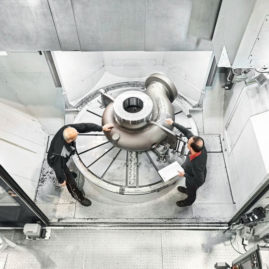 The Dörries VTL enables complete processing of many typical pump components (housings) in one set-up. The Dörries VTL enables complete processing of many typical pump components (housings) in one set-up.