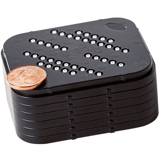 The mass storage unit housing additional filters makes it possible to fit the hearing aids with an initial filter on Sonova’s assembly line. The mass storage unit housing additional filters makes it possible to fit the hearing aids with an initial filter on Sonova’s assembly line.