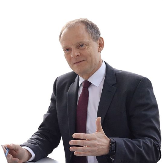 “The valve of the future will also start ordering its own spare parts, including scheduling the service technician’s visit.” — Frank Hils Since the end of 2013 managing director of Bürkert GmbH Vertriebsgesellschaft Industrial engineer with over 20 years of experience in measurement and automation technology Already in 2004, he gained experience as the head of the system and solution business of a measuring device manufacturer “The valve of the future will also start ordering its own spare parts, including scheduling the service technician’s visit.” — Frank Hils Since the end of 2013 managing director of Bürkert GmbH Vertriebsgesellschaft Industrial engineer with over 20 years of experience in measurement and automation technology Already in 2004, he gained experience as the head of the system and solution business of a measuring device manufacturer