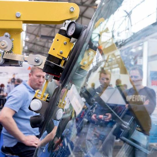 Mit den Neuzugängen Guardian und Saint-Gobain Autover zeigt sich zudem erstmals das Quartett der großen Autoglashersteller komplett. Mit den Neuzugängen Guardian und Saint-Gobain Autover zeigt sich zudem erstmals das Quartett der großen Autoglashersteller komplett.