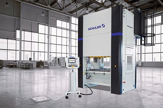 Mit dem Stanzautomaten MC 125 will Schuler das Thema Industrie 4.0 weiter in den Mittelstand tragen. Mit dem Stanzautomaten MC 125 will Schuler das Thema Industrie 4.0 weiter in den Mittelstand tragen.