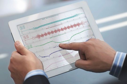 Um eine verlässliche Aussage über den Zustand einer Maschine treffen zu können, müssen möglichst viele Maschinendaten gesammelt und mit intelligenten Analysealgorithmen ausgewertet werden.