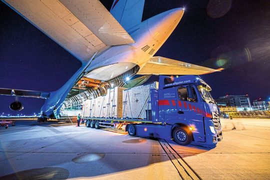 Zu sehen ist das Verladen der Antonov AN-124 in Stuttgart. Zu sehen ist das Verladen der Antonov AN-124 in Stuttgart.