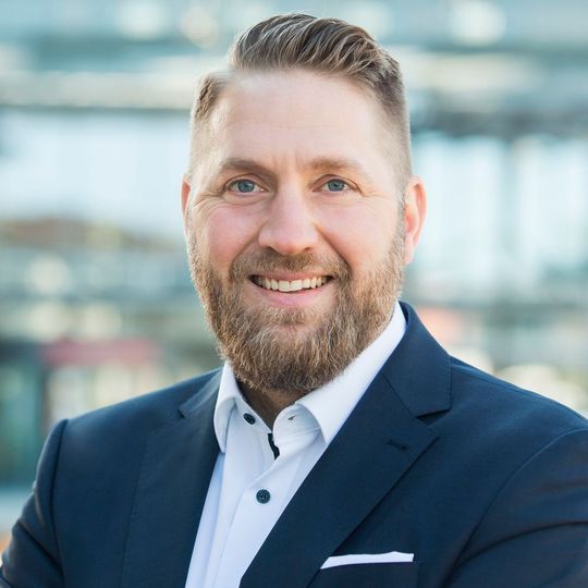 Florian Heinemann ist Head of Partnermanagement bei Fujitsu. Florian Heinemann ist Head of Partnermanagement bei Fujitsu.