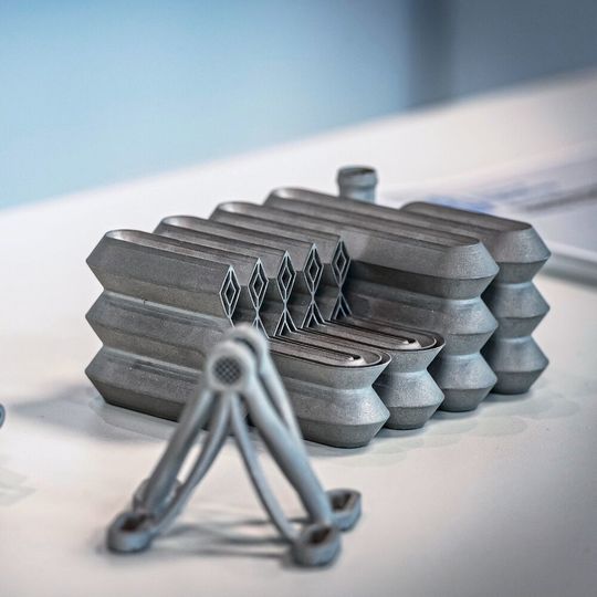 Nur generativ zu fertigen: Bauteile mit komplexen Strukturen und mehrfacher Funktionsintegration. Nur generativ zu fertigen: Bauteile mit komplexen Strukturen und mehrfacher Funktionsintegration.