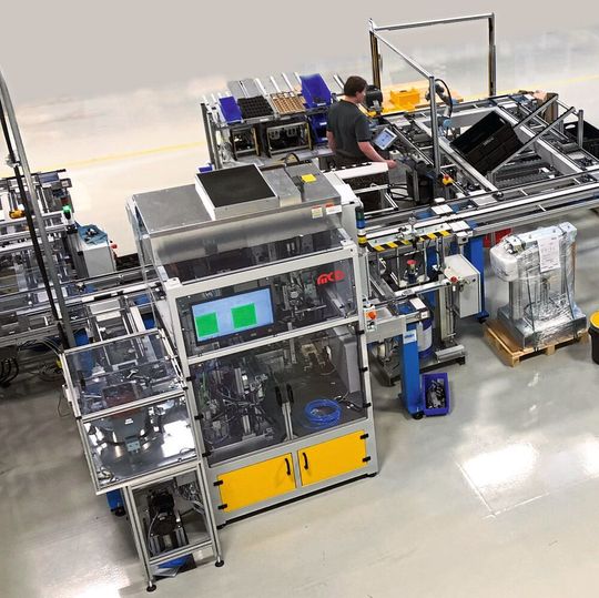 Werkstückträger-Transportsystem von Stein im Einsatz bei SBS Drivetech Inc. im kanadischen Barrie. Werkstückträger-Transportsystem von Stein im Einsatz bei SBS Drivetech Inc. im kanadischen Barrie.