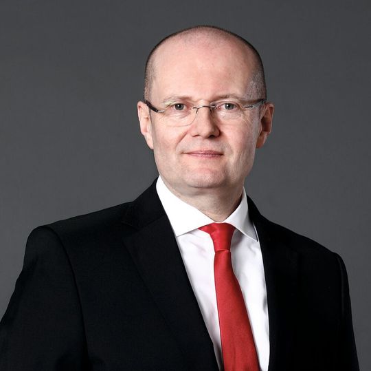 Dr Ulrich Nass took over as Chief Executive Officer of NSK Europe Ltd. on 1 October 2019. Since his start as Chief Operating Officer in February 2019, he initiated the transformation of NSK Europe for the future. Dr Ulrich Nass took over as Chief Executive Officer of NSK Europe Ltd. on 1 October 2019. Since his start as Chief Operating Officer in February 2019, he initiated the transformation of NSK Europe for the future.