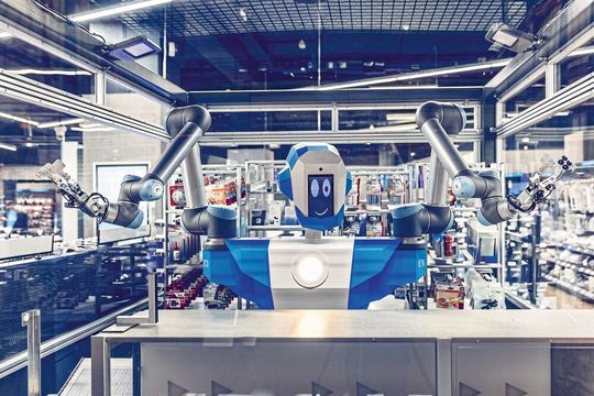 Unermüdlich im Einsatz: Roboter Alex verkauft in der Filiale Schöneberg rund um die Uhr ausgesuchte Produkte aus dem Conrad-Sortiment. Unermüdlich im Einsatz: Roboter Alex verkauft in der Filiale Schöneberg rund um die Uhr ausgesuchte Produkte aus dem Conrad-Sortiment.