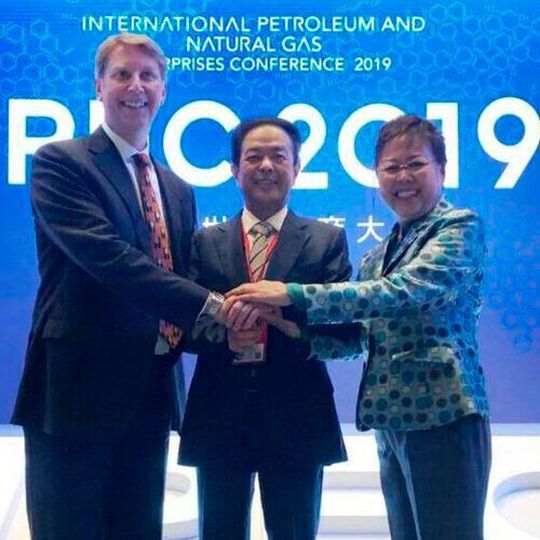 The MOU was signed by Nigel Dunn, chief executive of BP’s Global Acetyls business and Luo Wei, executive director of ZPCC. The MOU was signed by Nigel Dunn, chief executive of BP’s Global Acetyls business and Luo Wei, executive director of ZPCC.