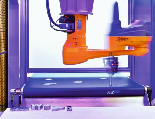 Ergänzend zu seinen Schleifmaschinen bietet Hans Weber jetzt auch Roboter- und Handhabungssysteme an. Ergänzend zu seinen Schleifmaschinen bietet Hans Weber jetzt auch Roboter- und Handhabungssysteme an.