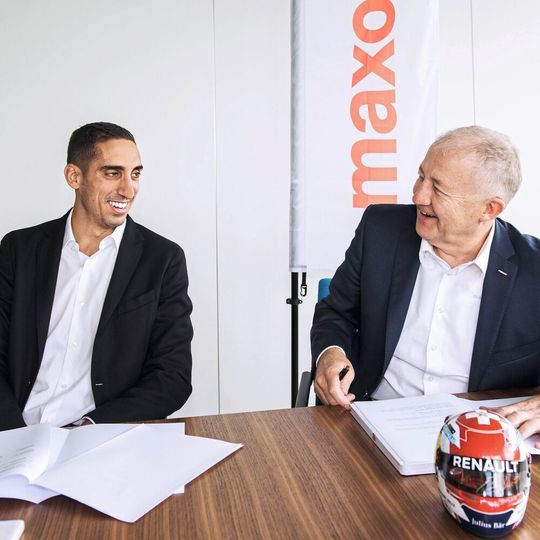 Sébastien Buemi und Eugen Elmiger bei der Vertragsunterzeichnung. Sébastien Buemi und Eugen Elmiger bei der Vertragsunterzeichnung.