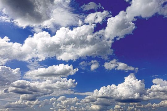 Unbekannter klimarelevanter Prozess entdeckt: Pyridinium-Ionen fördern Keimbildungsprozesse in den frühen Phasen der atmosphärischen Aerosol- und Wolkenbildung und damit die Entstehung von Wolken. (Symbolbild) Unbekannter klimarelevanter Prozess entdeckt: Pyridinium-Ionen fördern Keimbildungsprozesse in den frühen Phasen der atmosphärischen Aerosol- und Wolkenbildung und damit die Entstehung von Wolken. (Symbolbild)