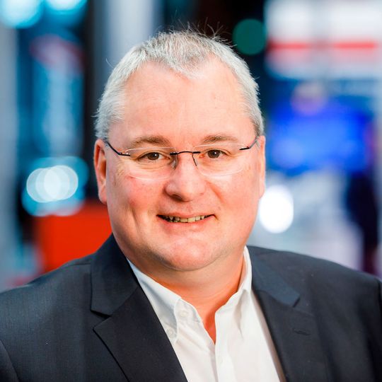 Andreas Brodhage, Geschäftsführender Gesellschafter der G.A.S. freut sich, dass zahlreiche Dieselfahrzeuge künftig mit einem NOx -mindernden Nachrüstsystem ausgestattet werden können. Andreas Brodhage, Geschäftsführender Gesellschafter der G.A.S. freut sich, dass zahlreiche Dieselfahrzeuge künftig mit einem NOx -mindernden Nachrüstsystem ausgestattet werden können.