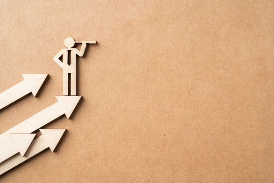 Das Konzept Hoshin Kanri stammt aus dem Japanischen und bedeutet so viel wie „Kompassmanagement“. Das Konzept Hoshin Kanri stammt aus dem Japanischen und bedeutet so viel wie „Kompassmanagement“.