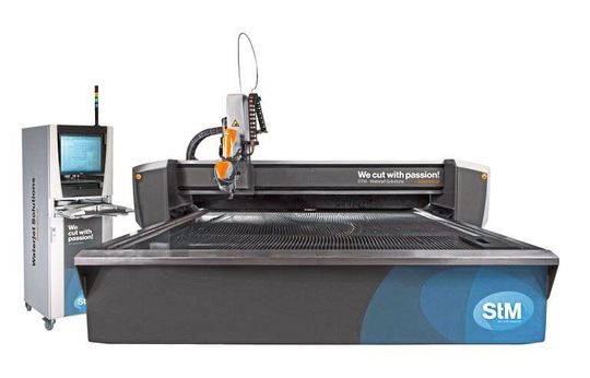 Die „STM Cube“ feiert auf der Blechexpo Premiere. STM Waterjet zeigt sie am Stand 5404 in Halle 5. Sie gilt als erste vollgekapselte, und damit sauber arbeitende, Wasserstrahl-Schneidanlage mit einem Schneidbereich bis 2 m, sagt der Aussteller. Die „STM Cube“ feiert auf der Blechexpo Premiere. STM Waterjet zeigt sie am Stand 5404 in Halle 5. Sie gilt als erste vollgekapselte, und damit sauber arbeitende, Wasserstrahl-Schneidanlage mit einem Schneidbereich bis 2 m, sagt der Aussteller.