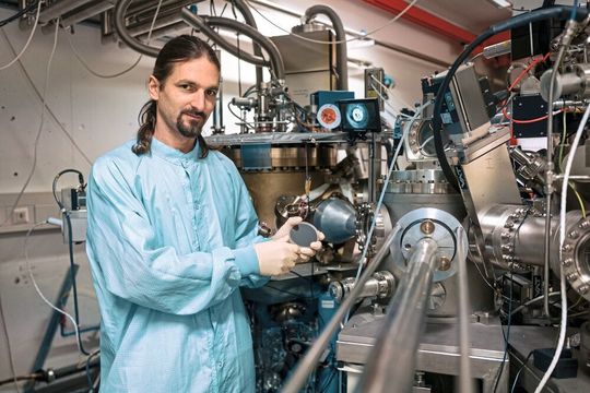 Dr. Arne Ludwig vom Bochumer Lehrstuhl für Festkörperphysik Dr. Arne Ludwig vom Bochumer Lehrstuhl für Festkörperphysik
