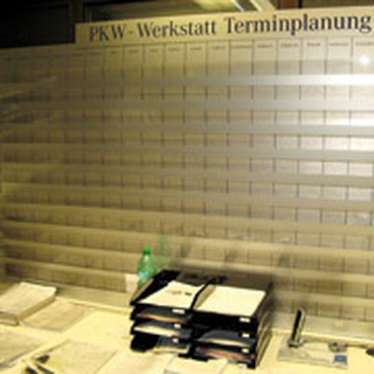 „Werkstatt-Dinosaurier“: Die Dispotafel für die Termin- und Kapazitätsplanung ist ein Relikt aus vergangener Zeit. „Werkstatt-Dinosaurier“: Die Dispotafel für die Termin- und Kapazitätsplanung ist ein Relikt aus vergangener Zeit.