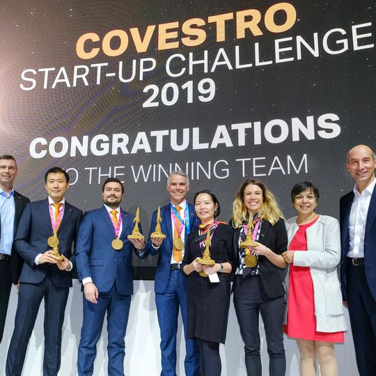 Mit ihrer Idee „Power Separator“möchte das Gewinner-Team der diesjährigen Start-up Challenge das Know-how von Covestro im Bereich High-Tech-Materialien nutzen, um eine neue Generation von Batterieseparatoren auf den Markt zu bringen. Mit ihrer Idee „Power Separator“möchte das Gewinner-Team der diesjährigen Start-up Challenge das Know-how von Covestro im Bereich High-Tech-Materialien nutzen, um eine neue Generation von Batterieseparatoren auf den Markt zu bringen.