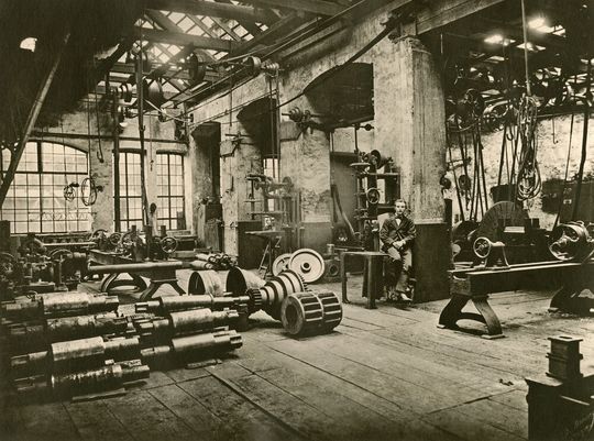 Die Walzwerkstatt erinnert nicht mehr an die Anfänge des Unternehmens im Jahre 1619 als Drahtfabrik. Die Walzwerkstatt erinnert nicht mehr an die Anfänge des Unternehmens im Jahre 1619 als Drahtfabrik.
