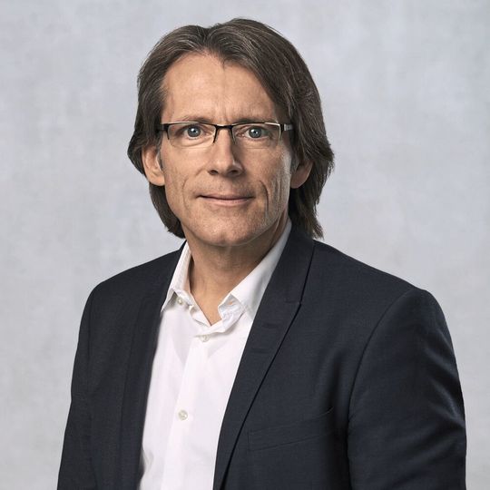 Dr. Joachim Kreuzburg, Vorstandsvorsitzender bei Sartorius: „Mit der Octet-Plattform von FortéBio werden wir das Portfolio unserer Laborsparte um eine breit akzeptierte und differenzierende Technologie zur Weiterentwicklung und Vereinfachung der biopharmazeutischen Wirkstoffforschung erweitern.“ Dr. Joachim Kreuzburg, Vorstandsvorsitzender bei Sartorius: „Mit der Octet-Plattform von FortéBio werden wir das Portfolio unserer Laborsparte um eine breit akzeptierte und differenzierende Technologie zur Weiterentwicklung und Vereinfachung der biopharmazeutischen Wirkstoffforschung erweitern.“
