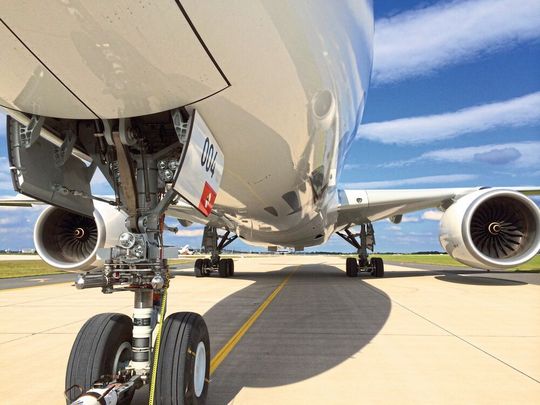Hartchrom findet man bei Anwendungen wie Flugzeugstrukturen, Fahrwerken oder Motorlagern. Hartchrom findet man bei Anwendungen wie Flugzeugstrukturen, Fahrwerken oder Motorlagern.