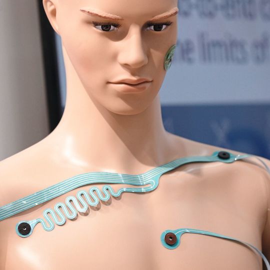 Auf der Compamed werden viele Neuheiten vor allem aus den Bereichen Sensorik und Mikrotechnik gezeigt. Auf der Compamed werden viele Neuheiten vor allem aus den Bereichen Sensorik und Mikrotechnik gezeigt.
