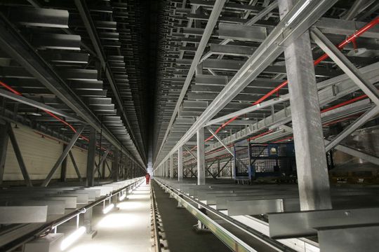 Für das Logistik-Center im Industriepark Höchst wurden 5 000 Tonnen Stahl verbaut. Für das Logistik-Center im Industriepark Höchst wurden 5 000 Tonnen Stahl verbaut.