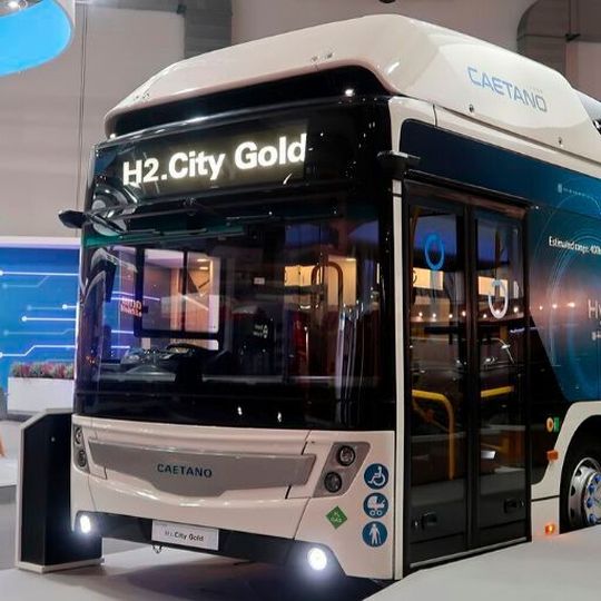 Der H2.City Gold fährt mit dem Toyota-Brennstoffzellensystem. Der H2.City Gold fährt mit dem Toyota-Brennstoffzellensystem.