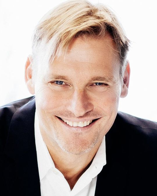 Eine automatisierte Dokumentenerzeugung, die nahtlos mit der Bewerbermanagement-Plattform zusammenspielt, bringt viele Vorteile. Kandidaten erhalten ihre Verträge schneller und können unterschreiben, bevor ein Wettbewerber zum Zug kommt. Dazu: Günter Apel, Senior Account Manager bei Aconso.