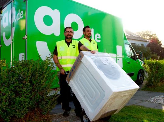 In Großbritannien liefert AO schon lange für Kooperationspartner aus Handel und Industrie. Jetzt soll diese Strategie auch auf Deutschland ausgeweitet werden.