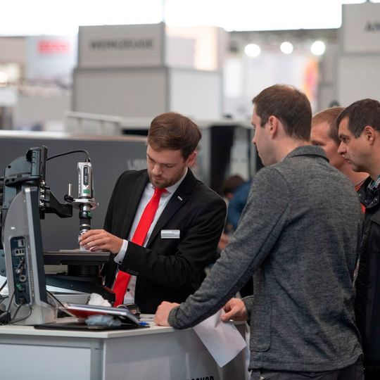 Many visitors attended the Deburring Expo with concrete tasks, seeking solutions for their challenges. Many visitors attended the Deburring Expo with concrete tasks, seeking solutions for their challenges.