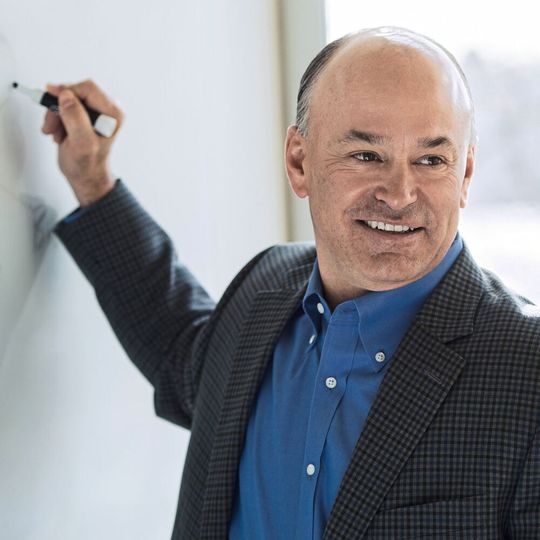 Jim Heppelmann: „Onshape ergänzt unser On-Premise-Geschäft um die branchenweit einzige bewährte, skalierbare Plattform, die ausschließlich auf SaaS basiert.“ Jim Heppelmann: „Onshape ergänzt unser On-Premise-Geschäft um die branchenweit einzige bewährte, skalierbare Plattform, die ausschließlich auf SaaS basiert.“