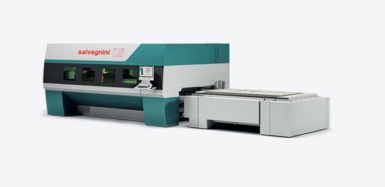 Salvagnini zeigt seine Lasermaschine L5 mit Weiterentwicklungen und neuen Optionen auf der Messe Blechexpo 2019. Salvagnini zeigt seine Lasermaschine L5 mit Weiterentwicklungen und neuen Optionen auf der Messe Blechexpo 2019.