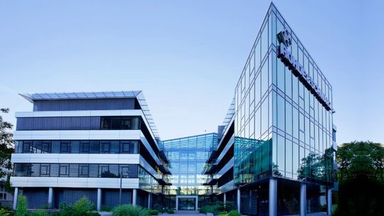 Trotz der schwierigen wirtschaftlichen Zeiten ist das Technologie-Unternehmen Rohde & Schwarz aus München im abgelaufenen Geschäftsjahr 2018/2019 gewachsen. Trotz der schwierigen wirtschaftlichen Zeiten ist das Technologie-Unternehmen Rohde & Schwarz aus München im abgelaufenen Geschäftsjahr 2018/2019 gewachsen.