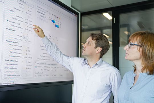 Die Auslegungssoftware Lewa Plus ist ein Hilfsmittel für die planerische Gestaltung einer industriellen Wasseraufbereitung und ermöglicht die Dimensionierung von Ionenaustausch- und Umkehrosmose-Systemen für eine Vielzahl verschiedener Systemkonfigurationen. Die Auslegungssoftware Lewa Plus ist ein Hilfsmittel für die planerische Gestaltung einer industriellen Wasseraufbereitung und ermöglicht die Dimensionierung von Ionenaustausch- und Umkehrosmose-Systemen für eine Vielzahl verschiedener Systemkonfigurationen.