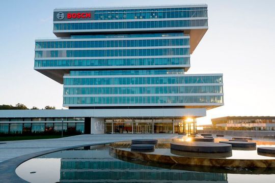 Anlässlich der AI CON 2019 in Renningen gab Bosch bekannt, dass der Konzern seinen zukünftigen Bosch AI Campus im „Cyber Valley“ massiv erweitern will und weitere 70 Millionen Euro in das Projekt investieren wird. Anlässlich der AI CON 2019 in Renningen gab Bosch bekannt, dass der Konzern seinen zukünftigen Bosch AI Campus im „Cyber Valley“ massiv erweitern will und weitere 70 Millionen Euro in das Projekt investieren wird.