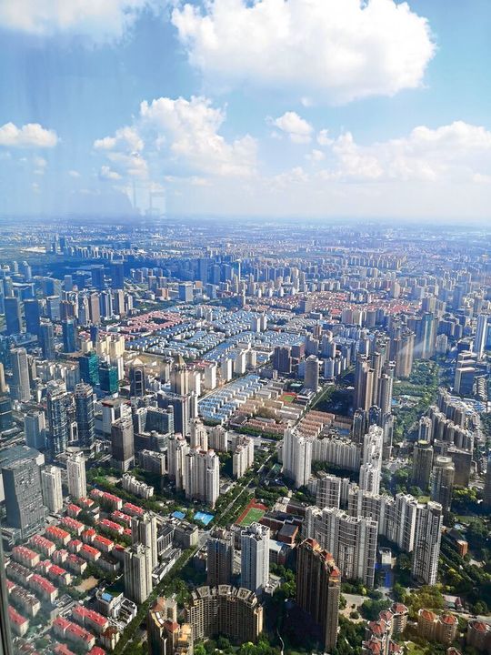 So eindrucksvoll wie der Blick vom Shanghai Tower, der höchsten Aussichtsplattform der Welt, will China auch seine Wirtschaft umbauen. So eindrucksvoll wie der Blick vom Shanghai Tower, der höchsten Aussichtsplattform der Welt, will China auch seine Wirtschaft umbauen.