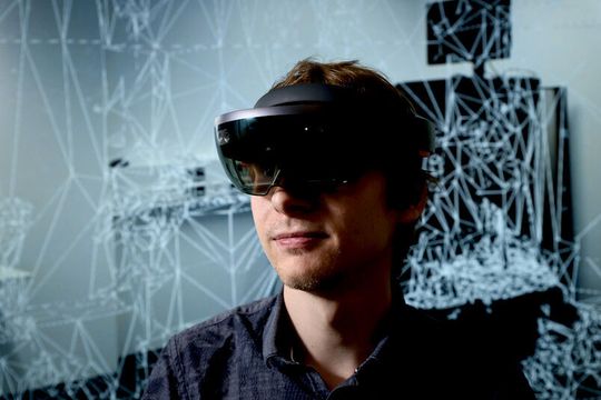 Die Algorithmen der Forscher vom Bochumer Lehrstuhl für Informatik im Bauwesen sind in der Lage, die Position im Raum automatisch und ohne manuelle Kalibrierung zu erkennen. Die Algorithmen der Forscher vom Bochumer Lehrstuhl für Informatik im Bauwesen sind in der Lage, die Position im Raum automatisch und ohne manuelle Kalibrierung zu erkennen.