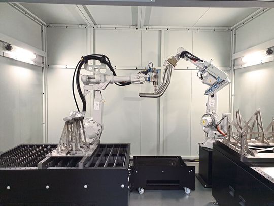 Kostengünstig dank Robotern ist das neue Laserbearbeitungszentrum für Rohre LT360. Kostengünstig dank Robotern ist das neue Laserbearbeitungszentrum für Rohre LT360.