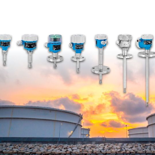 Gestatten: Wir sind die Neuen! Die Liquiphant-Familie bietet für jede Anwendung den passenden Sensor, allesamt ready für Industrie 4.0. Gestatten: Wir sind die Neuen! Die Liquiphant-Familie bietet für jede Anwendung den passenden Sensor, allesamt ready für Industrie 4.0.
