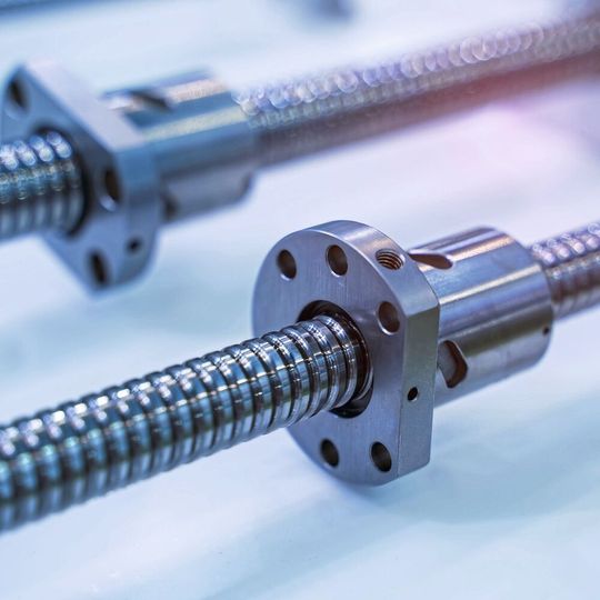 Nebst Kugel- und Rollengewindetrieben bietet Ewellix auch Linearsysteme, Hochleistungs-Aktuatoren oder Hub- und Verstellsysteme an. Nebst Kugel- und Rollengewindetrieben bietet Ewellix auch Linearsysteme, Hochleistungs-Aktuatoren oder Hub- und Verstellsysteme an.