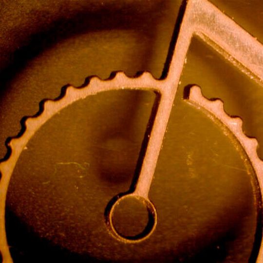 Narrow incision using fine abrasive waterjet. Narrow incision using fine abrasive waterjet.
