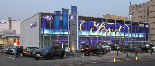 Neuer Glanz am Kadea-Hauptsitz in Neukölln – zum Vergrößern bitte klicken. Neuer Glanz am Kadea-Hauptsitz in Neukölln – zum Vergrößern bitte klicken.