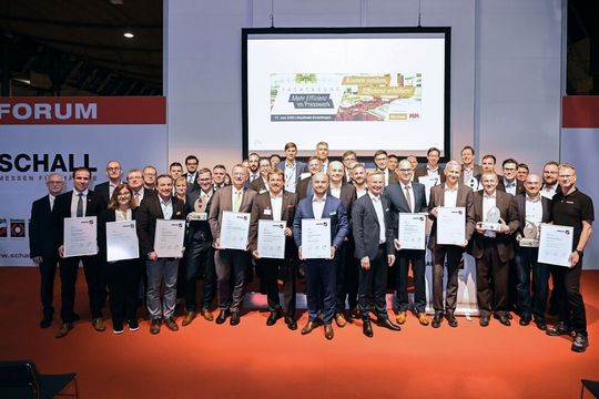 Am zweiten Messetag wurde der „Award zur Blechexpo“ präsntiert von MM Maschinenmarkt und Blechnet, powered by Schall und Blechexpo feieerlich verliehen. Am zweiten Messetag wurde der „Award zur Blechexpo“ präsntiert von MM Maschinenmarkt und Blechnet, powered by Schall und Blechexpo feieerlich verliehen.