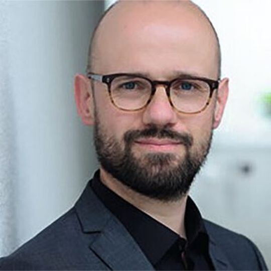 Autor Dr.-Ing. Martin Schöler, Head of Engineering & Design, Fette Compacting Autor Dr.-Ing. Martin Schöler, Head of Engineering & Design, Fette Compacting