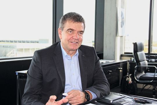 Dr.-Ing. Heinz-Jürgen Prokop: „Unser Ansatz heißt: einfach anfangen, schrittweise anpassen und dann komplett vernetzen!“ Dr.-Ing. Heinz-Jürgen Prokop: „Unser Ansatz heißt: einfach anfangen, schrittweise anpassen und dann komplett vernetzen!“
